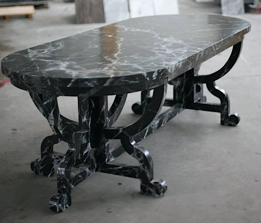Table en faux marbre peint sur papier mâché